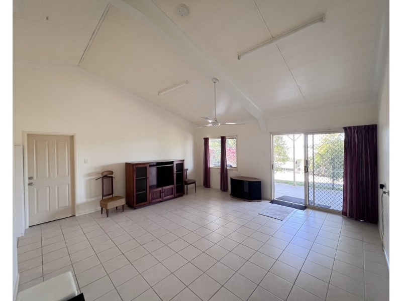 35 Pease St, Tully QLD 4854