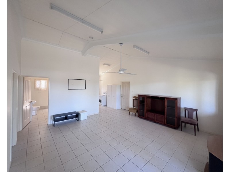 35 Pease St, Tully QLD 4854