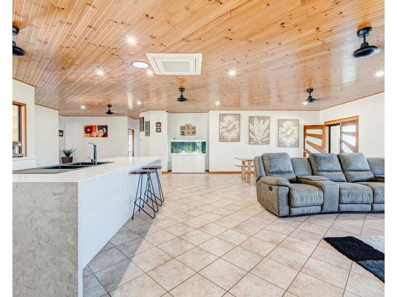 76 Keir Rd, Tully QLD 4854