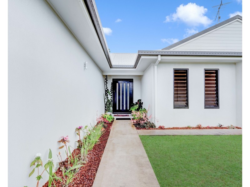 67 Hull Heads Rd, Hull Heads QLD 4854