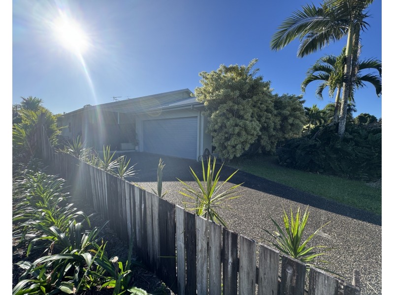 Duplex 1/5 Clipper Ct, South Mission Beach QLD 4852