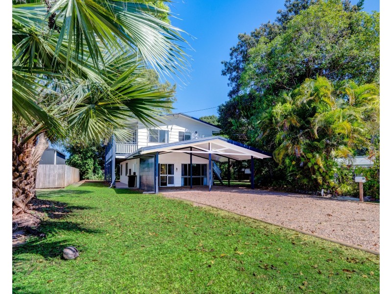 1 Wildsoet St, Wongaling Beach QLD 4852
