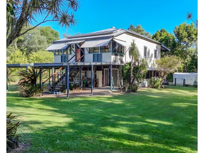 74 Vipiana Dr, Tully Heads QLD 4854
