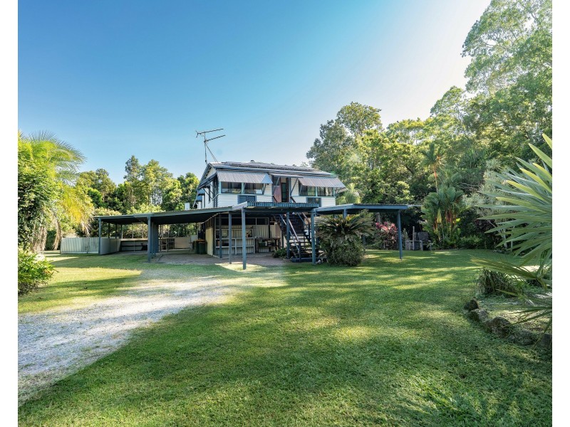 74 Vipiana Dr, Tully Heads QLD 4854