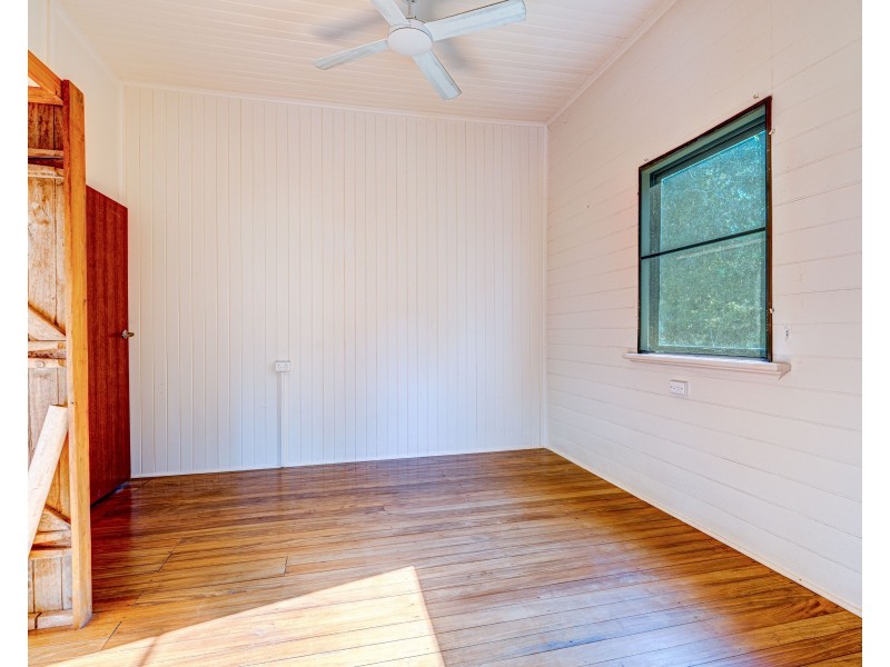 74 Vipiana Dr, Tully Heads QLD 4854