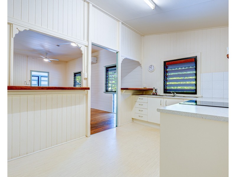 74 Vipiana Dr, Tully Heads QLD 4854