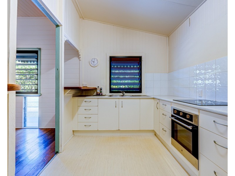 74 Vipiana Dr, Tully Heads QLD 4854