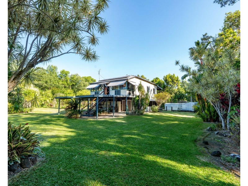 74 Vipiana Dr, Tully Heads QLD 4854