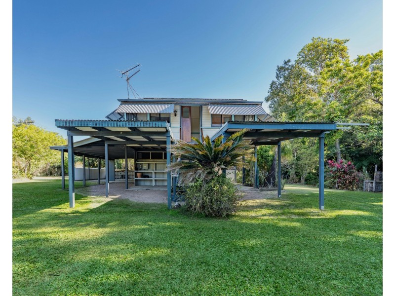 74 Vipiana Dr, Tully Heads QLD 4854