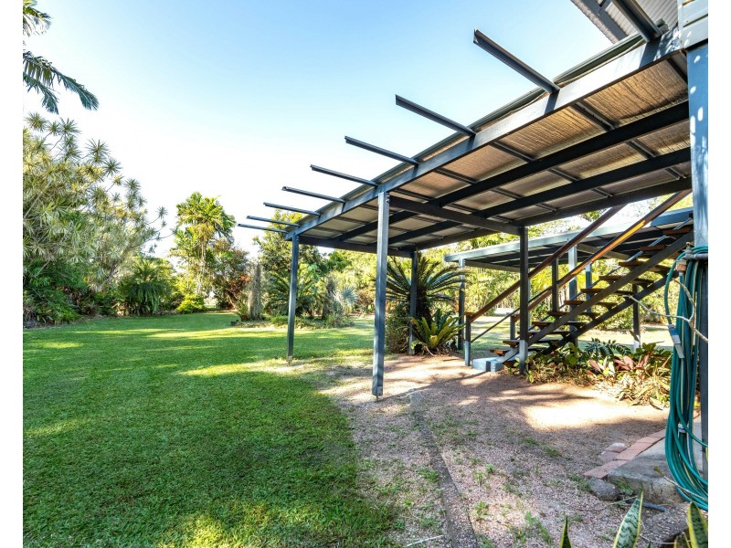 74 Vipiana Dr, Tully Heads QLD 4854