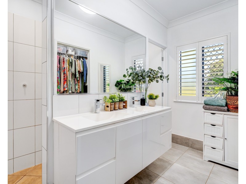 6 Reef St, Wongaling Beach QLD 4852