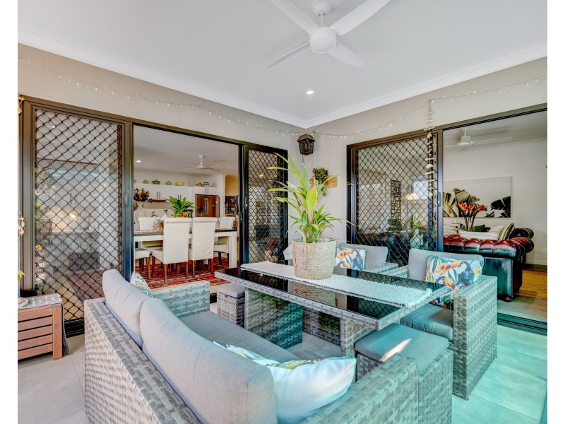 6 Reef St, Wongaling Beach QLD 4852