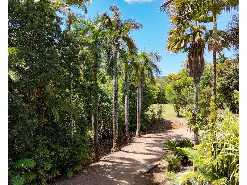 62 Mountain View Cl, Maria Creeks QLD 4855