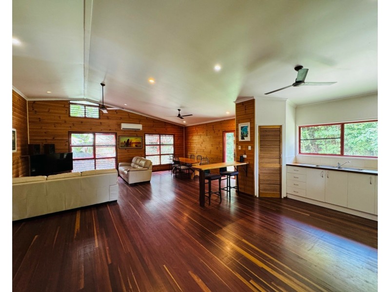 8 Mission Cir, Wongaling Beach QLD 4852