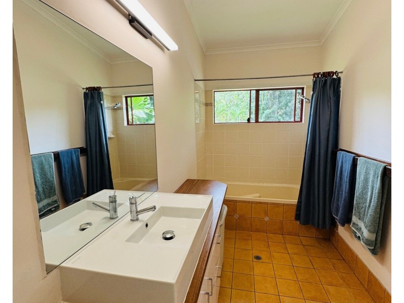 8 Mission Cir, Wongaling Beach QLD 4852