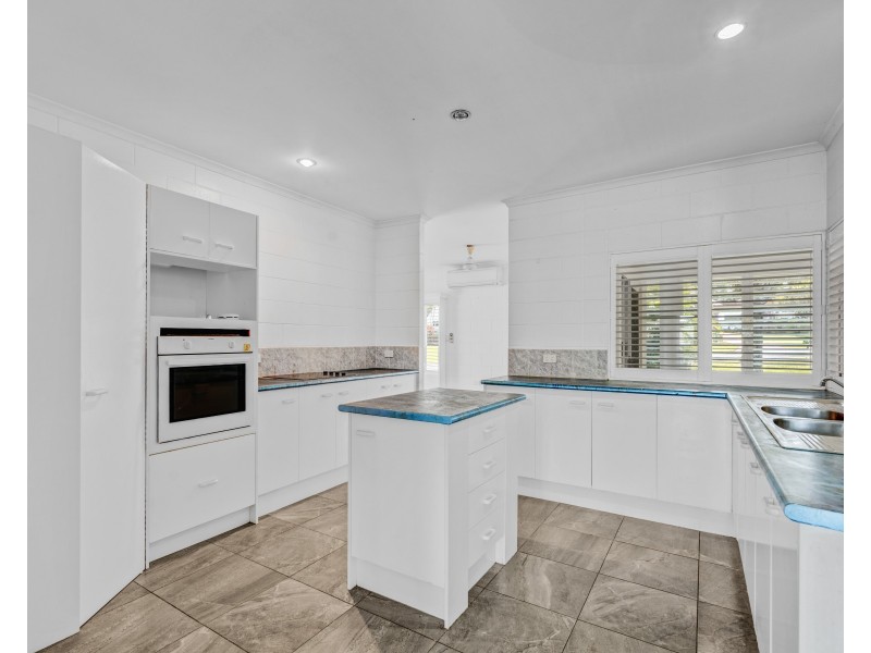 1 Derby Tce, Mission Beach QLD 4852