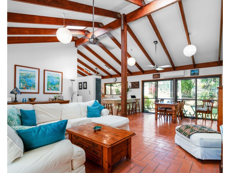 31 Pioneer St, Bingil Bay QLD 4852
