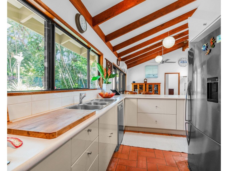 31 Pioneer St, Bingil Bay QLD 4852