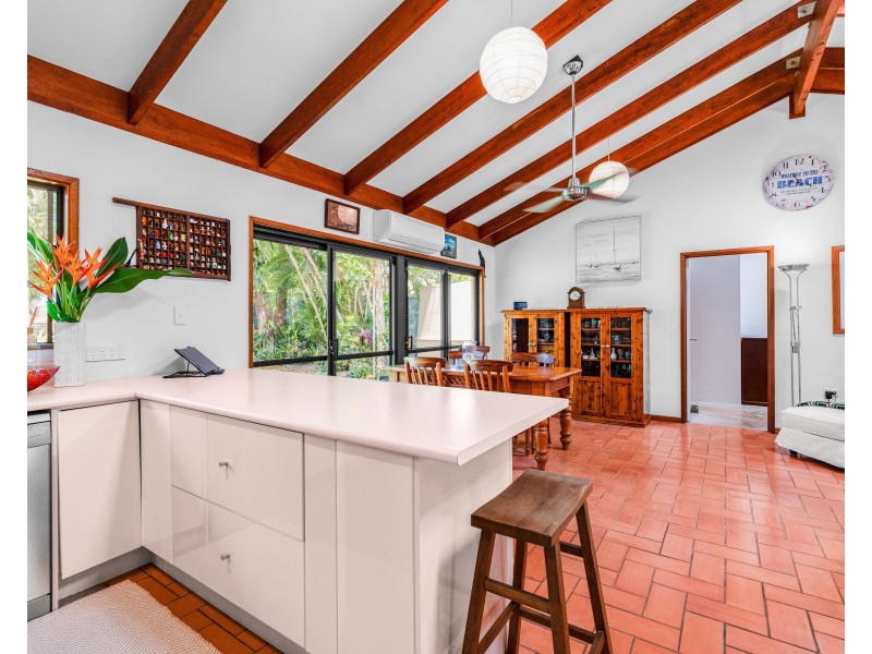 31 Pioneer St, Bingil Bay QLD 4852