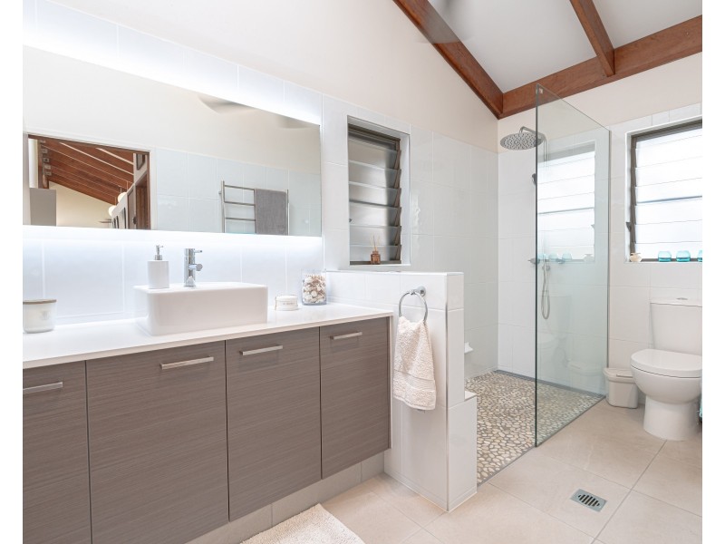 31 Pioneer St, Bingil Bay QLD 4852