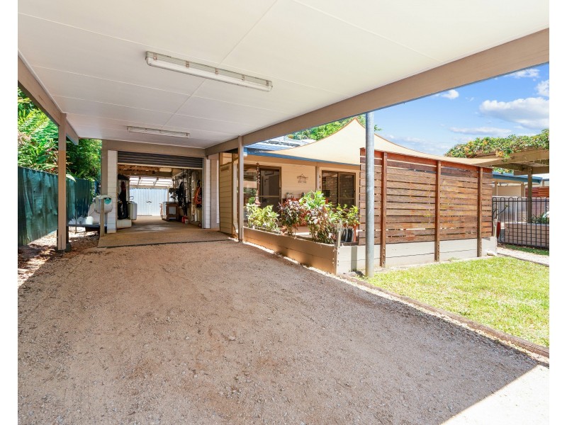 31 Pioneer St, Bingil Bay QLD 4852