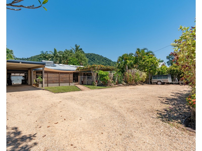 31 Pioneer St, Bingil Bay QLD 4852