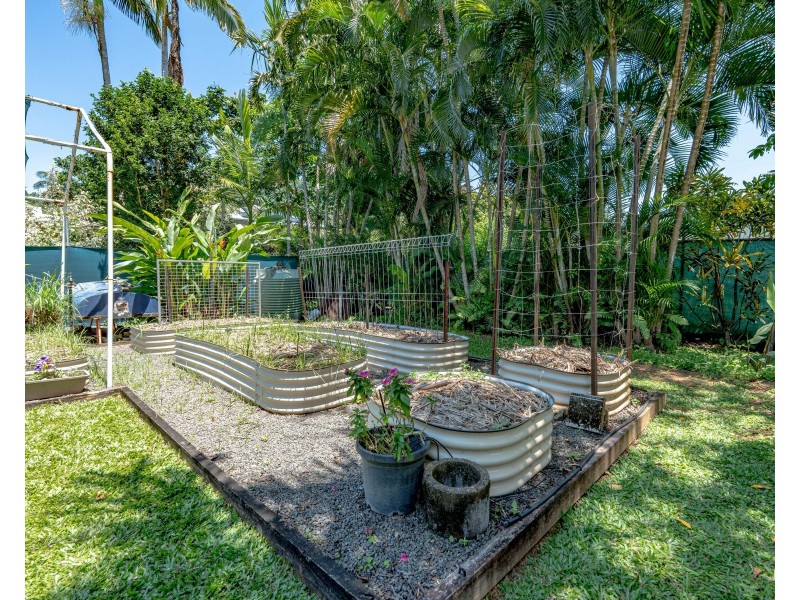 31 Pioneer St, Bingil Bay QLD 4852
