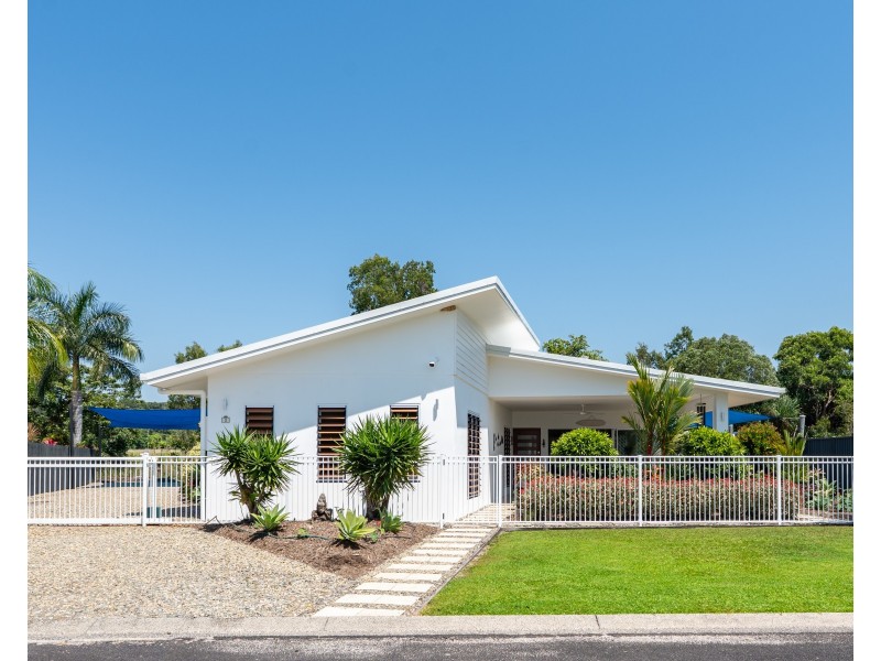 9 Shore St, Wongaling Beach QLD 4852