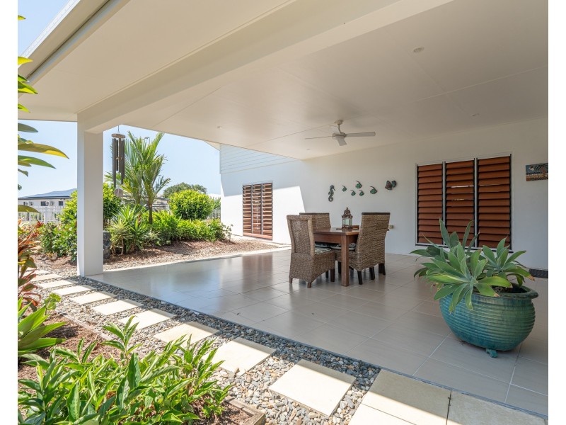 9 Shore St, Wongaling Beach QLD 4852