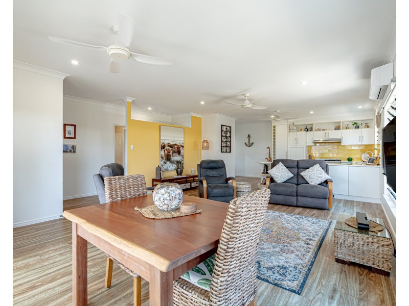 9 Shore St, Wongaling Beach QLD 4852