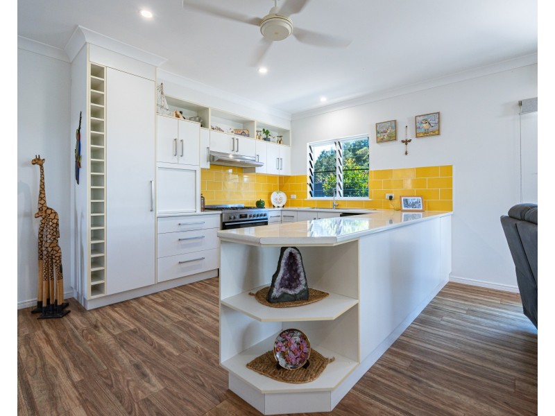 9 Shore St, Wongaling Beach QLD 4852