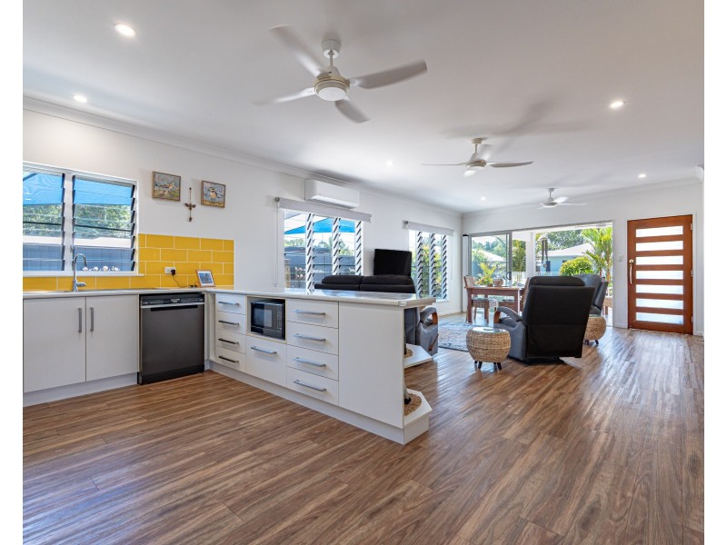 9 Shore St, Wongaling Beach QLD 4852