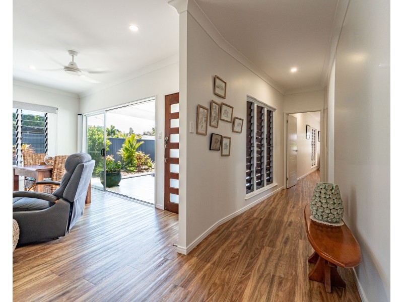 9 Shore St, Wongaling Beach QLD 4852