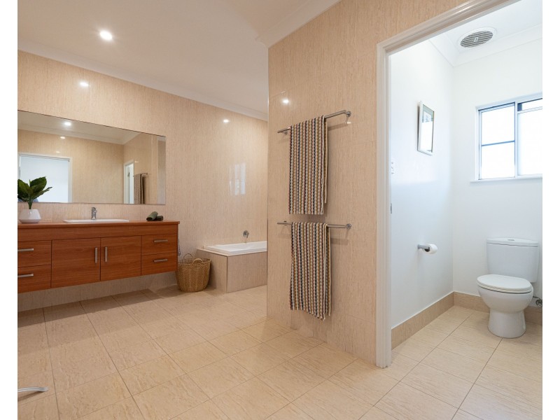 9 Shore St, Wongaling Beach QLD 4852