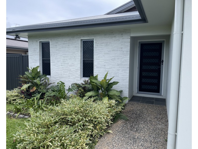 16 Voyager St, South Mission Beach QLD 4852