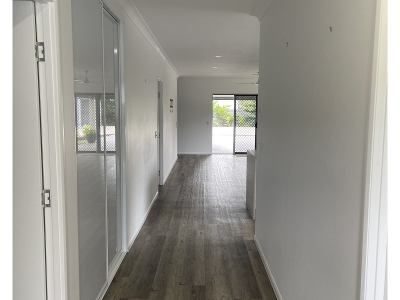 16 Voyager St, South Mission Beach QLD 4852