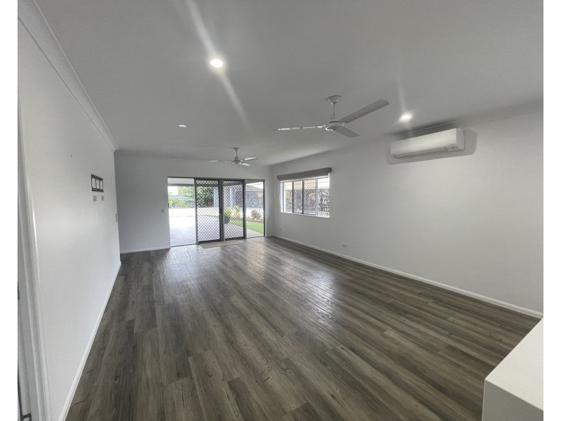 16 Voyager St, South Mission Beach QLD 4852