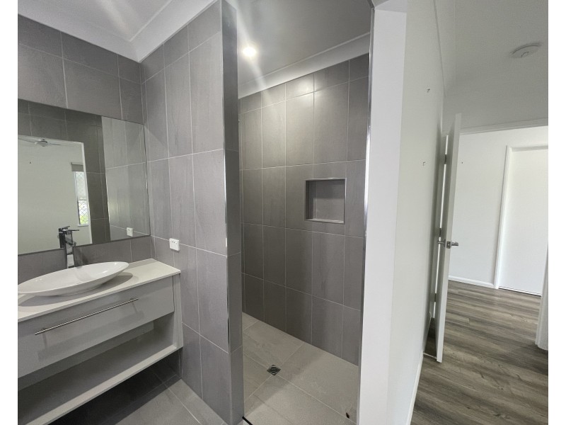 16 Voyager St, South Mission Beach QLD 4852