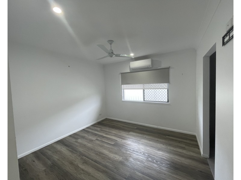 16 Voyager St, South Mission Beach QLD 4852