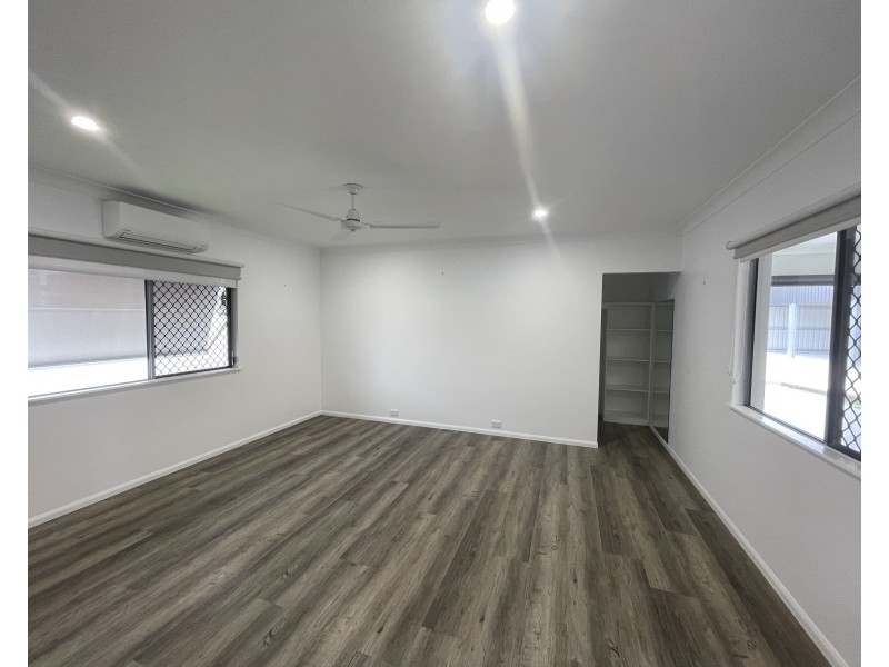 16 Voyager St, South Mission Beach QLD 4852