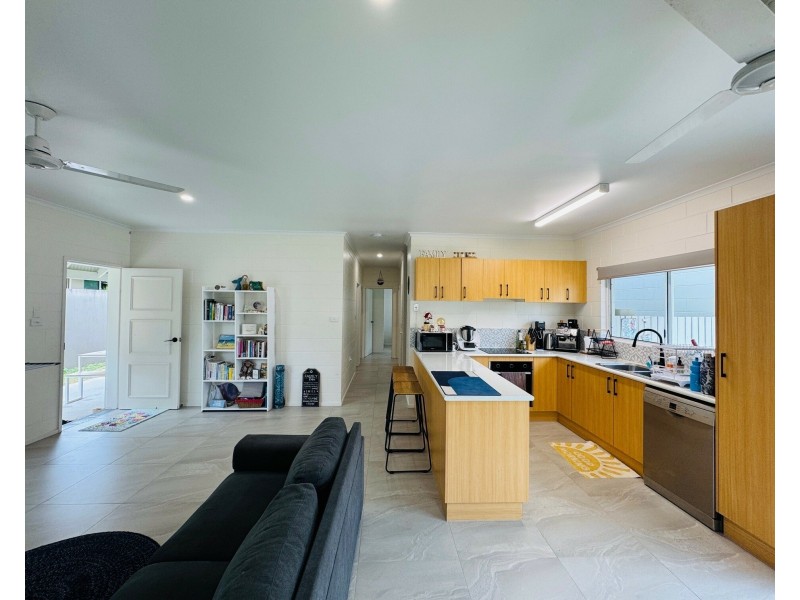 4 Mcnamara St, Wongaling Beach QLD 4852