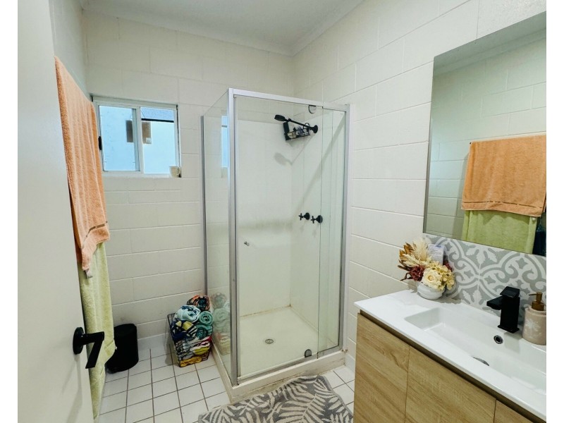 4 Mcnamara St, Wongaling Beach QLD 4852