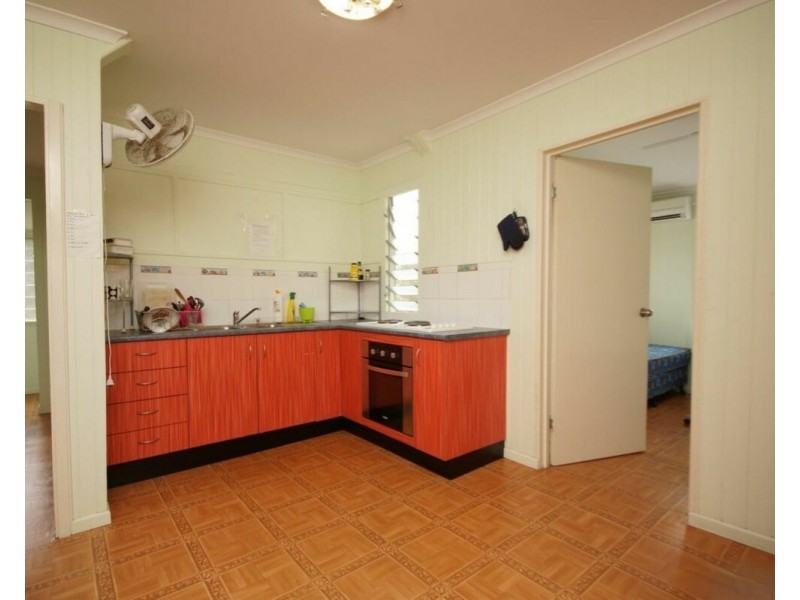 20 Black St, Tully QLD 4854