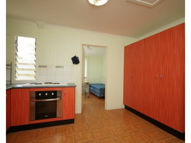 20 Black St, Tully QLD 4854