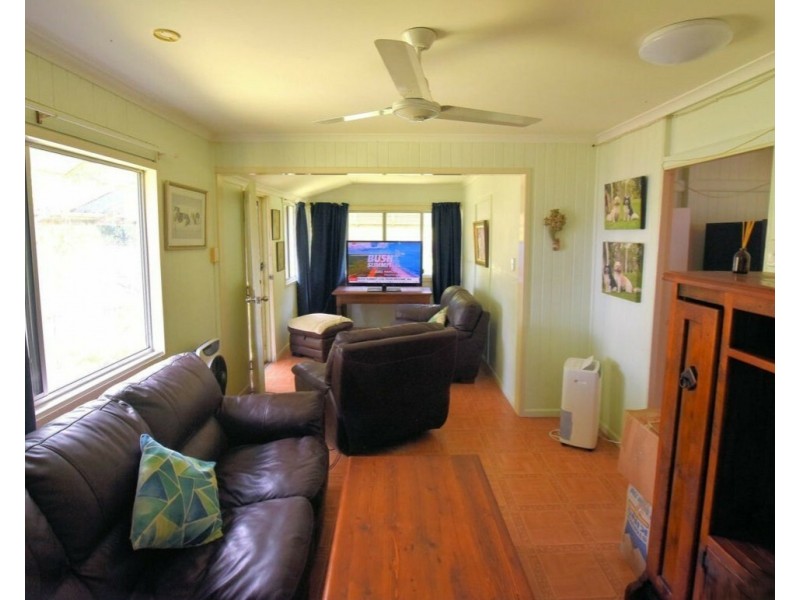 20 Black St, Tully QLD 4854