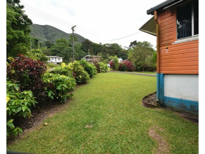 20 Black St, Tully QLD 4854