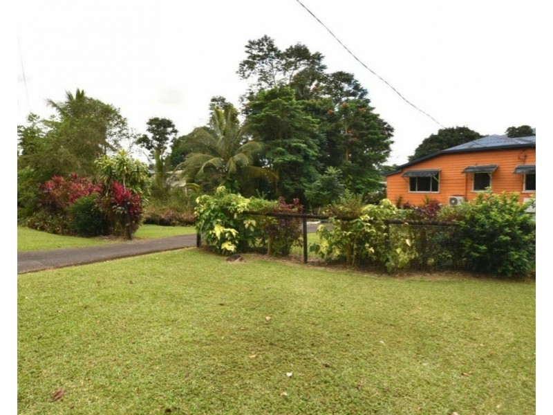 20 Black St, Tully QLD 4854