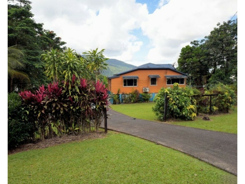 20 Black St, Tully QLD 4854
