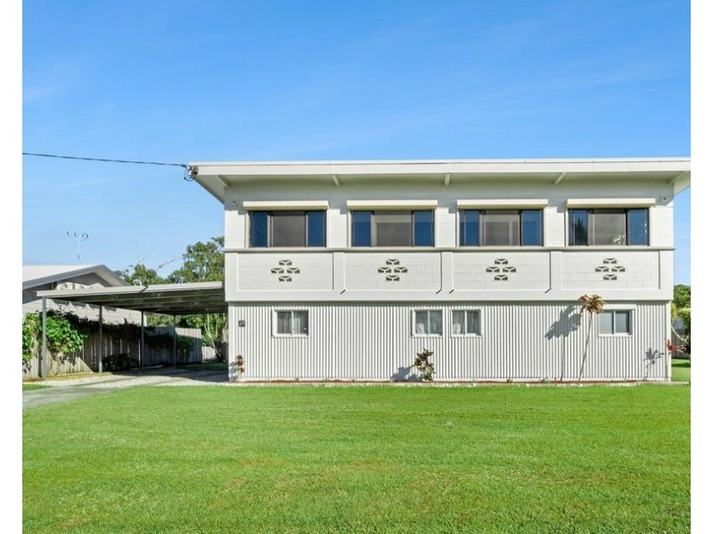 25 Taylor St, Tully Heads QLD 4854