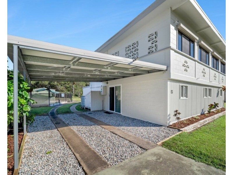25 Taylor St, Tully Heads QLD 4854